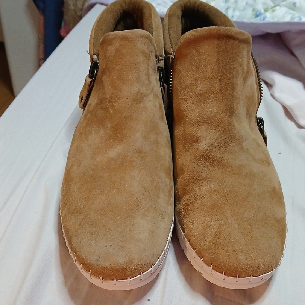 Bella Vita Tan Ankle Boots with Suede Finish and Zipper Closure